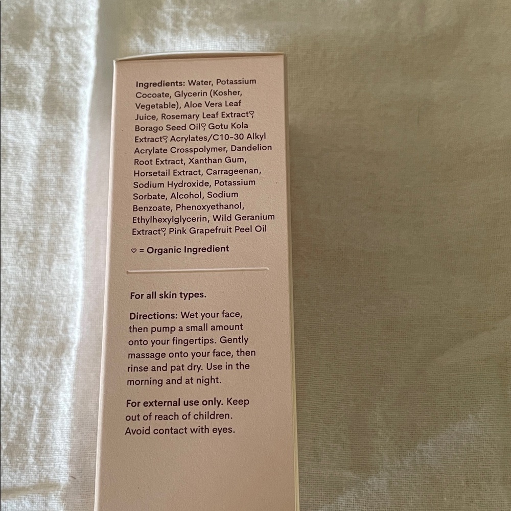 Fleur & Bee So Clean Facial Cleanser - Picture 2 of 5